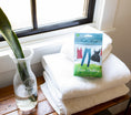 Load image into Gallery viewer, Clean Clothes scented sachet with towels
